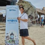 Park Jae-min Instagram – #

#광고

연휴를 맞이하여 해안가로 헨드릭스 넵튜니아와 함께 acg(a cleaner globe) 캠페인, 혹은 플로깅, 즉, 쓰레기를 주으러 다녀왔습니다.

비가 부슬부슬 내리는 날씨에도 불구하고 바다를 즐기러 오신 분들이 참 많았는데, 놀랍게도 쓰레기가 정말 적더라구요.

그래도 모래 사이사이에 숨어있는 쓰레기들. 그 중에서도 특히 담배꽁초와 전자담배꽁초들, 담배 비닐이 많았던 것 같습니다.

놀 때 놀더라도 할 건 하고 노는 헨드릭스 넵튜니아의 정신에 걸맞게 더 깨끗해진 바다를 보면 더 신나게 놀 수 있겠죠?

쓰레기를 줍고 헨드릭스 넵튜니아 부스에 수거하면서 받은 코인으로 경품을 뽑았는데 100% 리얼로 원했던 우산을 받은 찐 표정까지 넵튜니아스러웠던 하루.

여러분도 깨끗한 바다를 직접 가꾸어 보세요!

#헨드릭스진
#헨드릭스넵튜니아
#hendricksgin
#acleanerglobe

@hendricksgin_korea