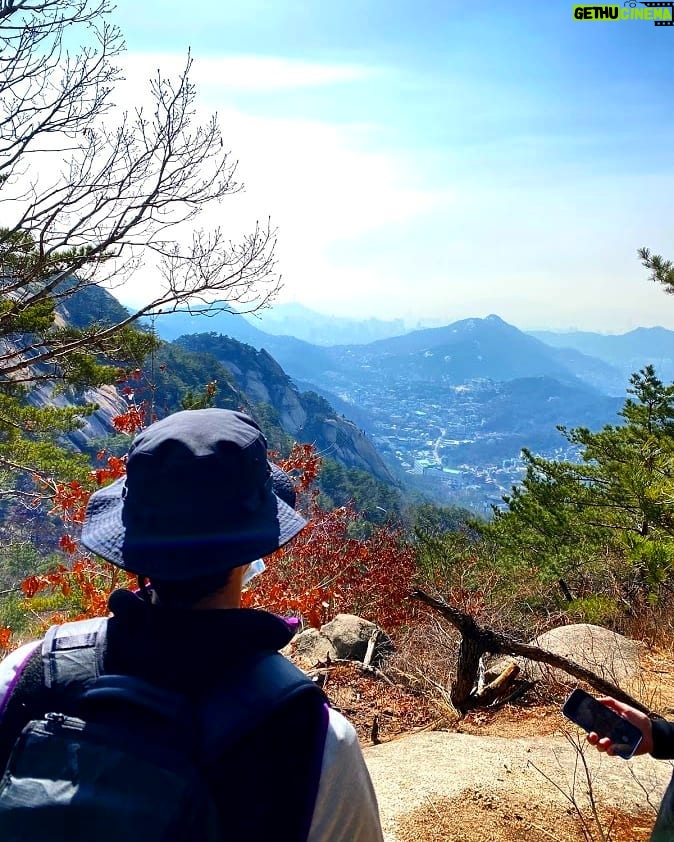 Park Jae-min Instagram - # 혹시 3월 3일이 국립공원의 날인 것을 알고 계셨나요? 올해가 첫 기념일이라고 하네요. 국립공원의 날을 맞아 북한산 국립공원에서 주한 미국 대사관 직원들과 함께 acg (a cleaner globe) 캠페인을 펼치고 왔습니다. 주은 쓰레기의 양이 어마어마 하네요. 보다 깨끗하고 나은 환경을 후대에 잘 물려주는 것은 선택이 아닌 필수입니다. acg 캠페인 함께 해요! commemorating the first ever National Park Day of Korea with the acg campaign. thanks to my friends who came along and joined the acg movement to change the world to a better place for our kids, Matt (@mattwilson_11) and the US Embassy (@usembassyseoul). join us and save the planet! # ACG (A Cleaner Globe) Did you know plastic bags are used for only an average of 12 minutes but it takes at least 500 years to degrade in a landfill? Even when we are gone, our grand children's grand children's grand children will have to live on a soil, polluted with plastic bags which came from hundreds of years ago, not knowing who threw it away or why. It is our responsibility to keep our mother nature clean and pass it down to our kids. So I am kicking off a movement named 'ACG' standing for 'A Cleaner Globe'. Anyone who would like to join this movement, don't hesitate to contact me thru DM. All you need is go outdoor, and bring a trash bag with a good will to save our beautiful home, planet earth. Join this movement and share, post a photo whenever, wherever you are with #acleanerglobe 담배 꽁초 10년. 일회용 컵 10년. 스티로폼 50년. 플라스틱 70년. 알루미늄캔 100년. 폐마스크 최소 100년 이상. 그리고 스티로폼 500년 이상. 우리가 잠시 편하기 위해, 혹은 잠시 소홀한 틈에 지구는 수백 년의 아픈 기다림을 시작하게 됩니다. 지금 내가 버린 한 줌의 쓰레기는 내 손주의 손주, 그 손주의 손주가 밟을 땅에 여전히 남아 있을 것입니다. 내 아이들이 살아갈 이 집을 깨끗하게 물려주기 위해, 깨끗한 지구 프로젝트, ACG 프로젝트를 시작합니다. 필요한 준비물은 쓰레기 봉지 하나, 그리고 의지. 장소는 지구 상의 어느 곳이든 상관 없습니다. 단, 야외가 좋겠죠? 내가 줍는 쓰레기 한 줌이 내 아이들이 살아갈 지구라는 집의 500년을 바꿔줄 것입니다. 여러분도 동참해 보세요! 우리의 집, 지구를 씻겨주고 #acleanerglobe 와 함께 사진을 올려주세요! For A Cleaner Globe! #acg #usembassy #국립공원의날 #쓰줍산 #우리강산푸르게푸르게 #acleanerglobe #nike #북한산 북한산 국립공원 Bukhansan National Park