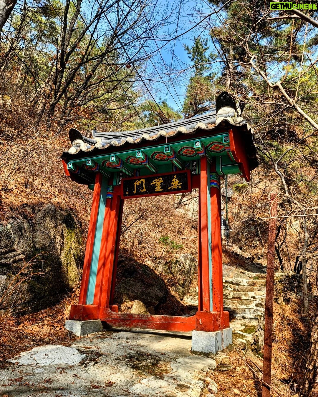 Park Jae-min Instagram - # 혹시 3월 3일이 국립공원의 날인 것을 알고 계셨나요? 올해가 첫 기념일이라고 하네요. 국립공원의 날을 맞아 북한산 국립공원에서 주한 미국 대사관 직원들과 함께 acg (a cleaner globe) 캠페인을 펼치고 왔습니다. 주은 쓰레기의 양이 어마어마 하네요. 보다 깨끗하고 나은 환경을 후대에 잘 물려주는 것은 선택이 아닌 필수입니다. acg 캠페인 함께 해요! commemorating the first ever National Park Day of Korea with the acg campaign. thanks to my friends who came along and joined the acg movement to change the world to a better place for our kids, Matt (@mattwilson_11) and the US Embassy (@usembassyseoul). join us and save the planet! # ACG (A Cleaner Globe) Did you know plastic bags are used for only an average of 12 minutes but it takes at least 500 years to degrade in a landfill? Even when we are gone, our grand children's grand children's grand children will have to live on a soil, polluted with plastic bags which came from hundreds of years ago, not knowing who threw it away or why. It is our responsibility to keep our mother nature clean and pass it down to our kids. So I am kicking off a movement named 'ACG' standing for 'A Cleaner Globe'. Anyone who would like to join this movement, don't hesitate to contact me thru DM. All you need is go outdoor, and bring a trash bag with a good will to save our beautiful home, planet earth. Join this movement and share, post a photo whenever, wherever you are with #acleanerglobe 담배 꽁초 10년. 일회용 컵 10년. 스티로폼 50년. 플라스틱 70년. 알루미늄캔 100년. 폐마스크 최소 100년 이상. 그리고 스티로폼 500년 이상. 우리가 잠시 편하기 위해, 혹은 잠시 소홀한 틈에 지구는 수백 년의 아픈 기다림을 시작하게 됩니다. 지금 내가 버린 한 줌의 쓰레기는 내 손주의 손주, 그 손주의 손주가 밟을 땅에 여전히 남아 있을 것입니다. 내 아이들이 살아갈 이 집을 깨끗하게 물려주기 위해, 깨끗한 지구 프로젝트, ACG 프로젝트를 시작합니다. 필요한 준비물은 쓰레기 봉지 하나, 그리고 의지. 장소는 지구 상의 어느 곳이든 상관 없습니다. 단, 야외가 좋겠죠? 내가 줍는 쓰레기 한 줌이 내 아이들이 살아갈 지구라는 집의 500년을 바꿔줄 것입니다. 여러분도 동참해 보세요! 우리의 집, 지구를 씻겨주고 #acleanerglobe 와 함께 사진을 올려주세요! For A Cleaner Globe! #acg #usembassy #국립공원의날 #쓰줍산 #우리강산푸르게푸르게 #acleanerglobe #nike #북한산 북한산 국립공원 Bukhansan National Park
