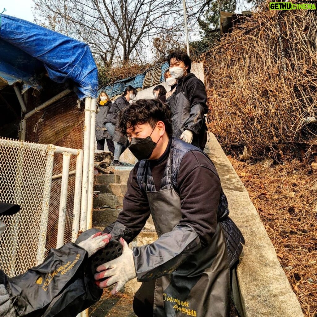Park Jae-min Instagram - # 요즘은 일상이 연탄헌혈운동연탄연탄헌혈운동인 것 같다ㅎ #연탄 #사랑의연탄나눔 #acg #nike