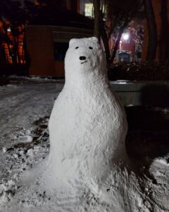Park Jae-min Instagram - # It is never too cold. 동네에 친하게 지내는 꼬마 아이들이 많은데 첫눈 오는 날의 추억을 남겨주고 싶어서 아무도 없는 새벽 시간에 조그만 선물을 만들어 놓고 왔습니다. 코로나19가 아이들의 소중한 겨울의 추억마저 가져가지는 않았으면 좋겠네요. 4시간 반동안 조그만 눈 덩이에서 시작해서 겨우 동틀 때 즈음에 곰 한 마리가 나왔습니다ㅎ As I wanted make some good memories for my neighbor kids, I made a small snow bear after a 4 and a half hour work. Hope Covid-19 really doesn't take the good memories of winter away from the younglings. It all started from this small snow ball. #첫눈 #눈사람 #위베어베어스 #webarebears #snow #snowman