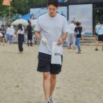 Park Jae-min Instagram – #

#광고

연휴를 맞이하여 해안가로 헨드릭스 넵튜니아와 함께 acg(a cleaner globe) 캠페인, 혹은 플로깅, 즉, 쓰레기를 주으러 다녀왔습니다.

비가 부슬부슬 내리는 날씨에도 불구하고 바다를 즐기러 오신 분들이 참 많았는데, 놀랍게도 쓰레기가 정말 적더라구요.

그래도 모래 사이사이에 숨어있는 쓰레기들. 그 중에서도 특히 담배꽁초와 전자담배꽁초들, 담배 비닐이 많았던 것 같습니다.

놀 때 놀더라도 할 건 하고 노는 헨드릭스 넵튜니아의 정신에 걸맞게 더 깨끗해진 바다를 보면 더 신나게 놀 수 있겠죠?

쓰레기를 줍고 헨드릭스 넵튜니아 부스에 수거하면서 받은 코인으로 경품을 뽑았는데 100% 리얼로 원했던 우산을 받은 찐 표정까지 넵튜니아스러웠던 하루.

여러분도 깨끗한 바다를 직접 가꾸어 보세요!

#헨드릭스진
#헨드릭스넵튜니아
#hendricksgin
#acleanerglobe

@hendricksgin_korea