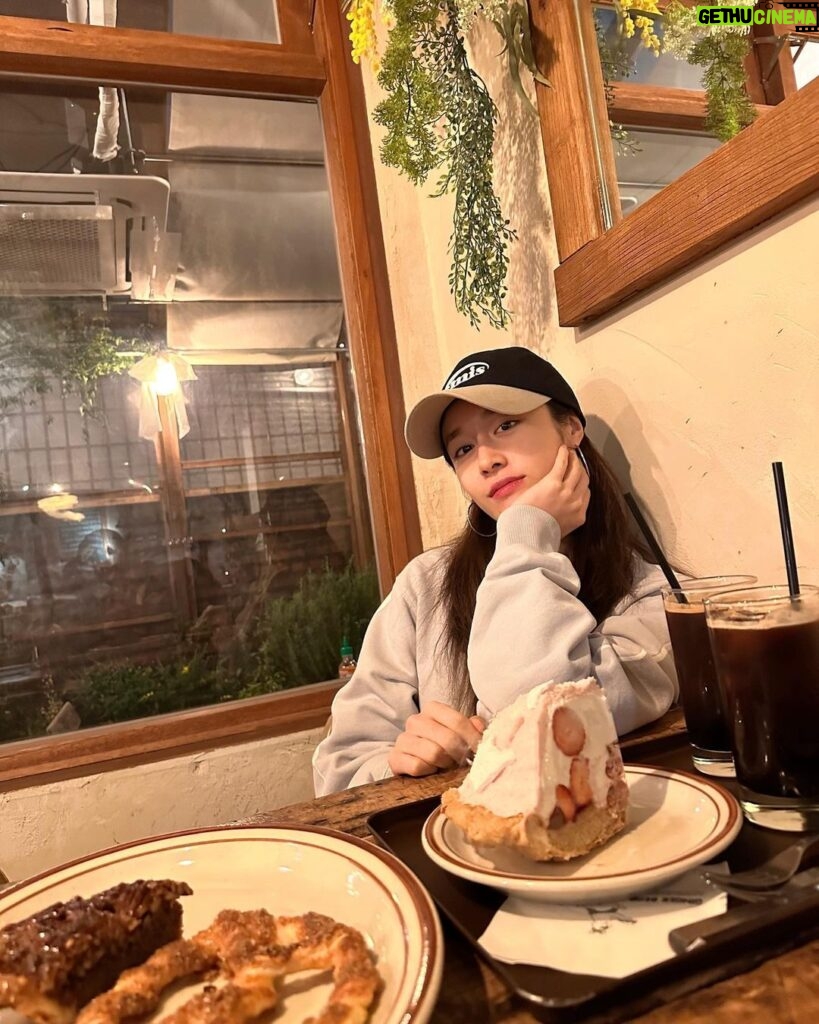 Park Ji-yeon Instagram - 🥨