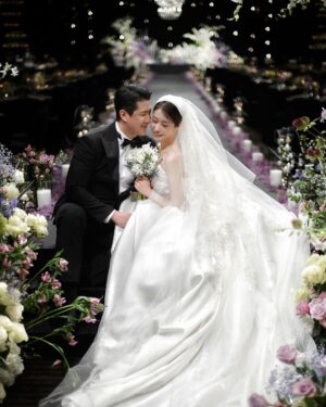 Park Ji-yeon Instagram - 2022년 12월 10일 
너무나 감사하게 많은 분들의 축복을 받으며 결혼식을 올렸습니다. 
바쁘신 와중에도 결혼식에 와주셔서 너무 감사합니다. 
결혼식에는 오지 못했지만 멀리서도 저희를 축하해 주신 모든 분들께 다시 한번 감사하다는 말 드립니다. 
또 저희 결혼을 위해 도와주신 많은 분들께도 진심으로 감사하는 말 드립니다! 
이 마음 이 기분 이 행복 앞으로 평생 간직하며 예쁘고 행복하게 살겠습니다. 
모든 분들께 다시 한번 감사드립니다❤️