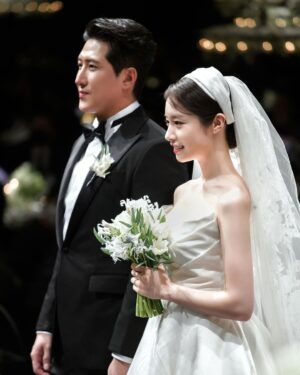 Park Ji-yeon Instagram - 2022년 12월 10일 
너무나 감사하게 많은 분들의 축복을 받으며 결혼식을 올렸습니다. 
바쁘신 와중에도 결혼식에 와주셔서 너무 감사합니다. 
결혼식에는 오지 못했지만 멀리서도 저희를 축하해 주신 모든 분들께 다시 한번 감사하다는 말 드립니다. 
또 저희 결혼을 위해 도와주신 많은 분들께도 진심으로 감사하는 말 드립니다! 
이 마음 이 기분 이 행복 앞으로 평생 간직하며 예쁘고 행복하게 살겠습니다. 
모든 분들께 다시 한번 감사드립니다❤️