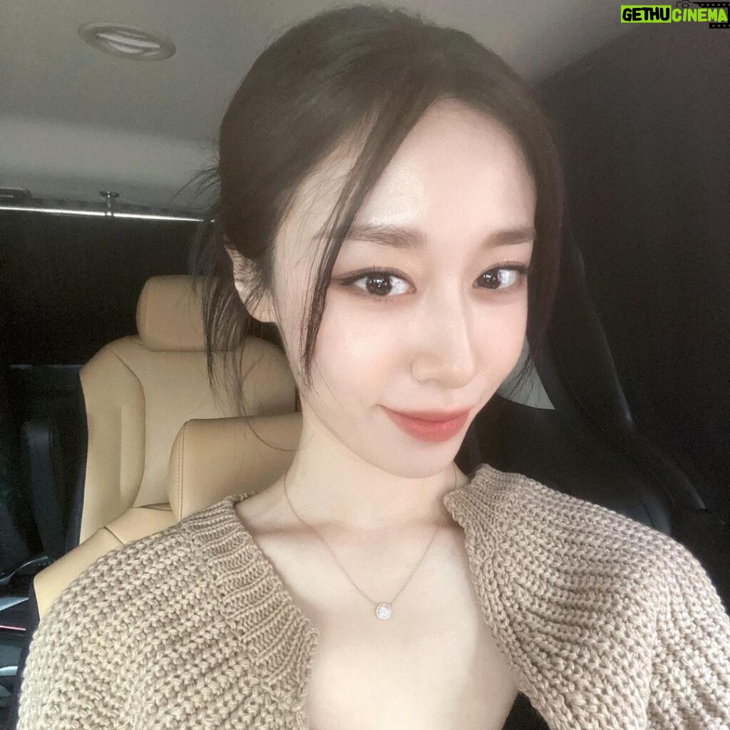 Park Ji-yeon Instagram - 봄🌸