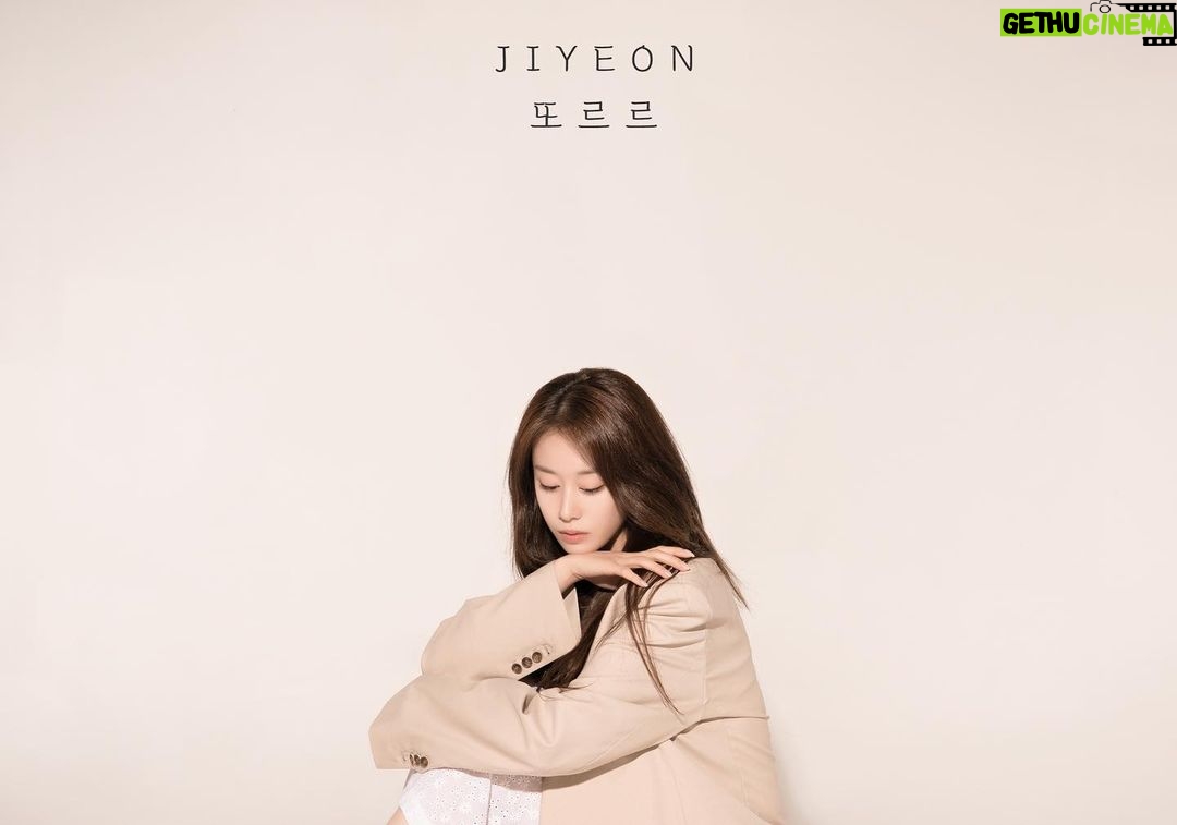 Park Ji-yeon Instagram - 12년만에 다시 불러온 추억...⭐️ #또르르 #공부의신 #나현정