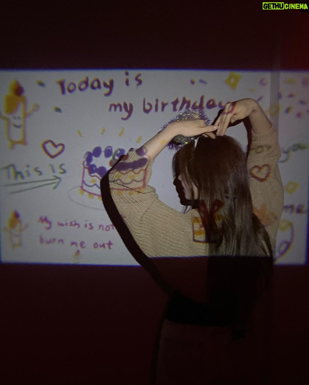 Park Ji-yeon Instagram - Today is my birthday🎂❤️