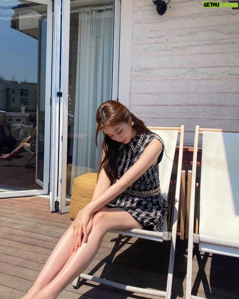 Park Ji-yeon Instagram - ☀️