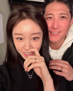 Park Ji-yeon Instagram - 저희가 픽한 러블리한 커플링💍💍 포멜라토의 투게더 컬렉션은 사랑, 우정, 우애, 유대감 등 다양한 사랑을 굳건히 하는 의미가 담겨 있다고 해요🫶 #포멜라토 #포멜라토투게더 #pomellato #pomellatotogether