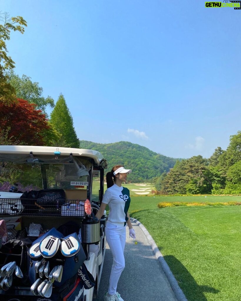 Park Ji-yeon Instagram - 날도 좋고 ☀️⛳️