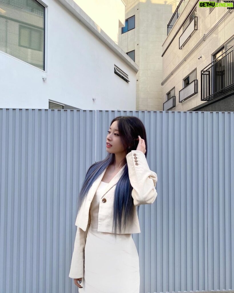 Park Ji-yeon Instagram - ☺️