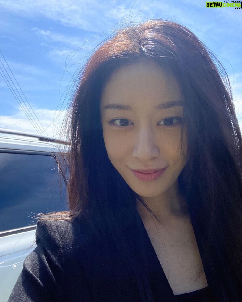 Park Ji-yeon Instagram - 🙃