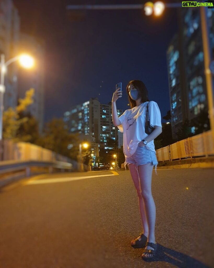 Park Ji-yeon Instagram - 🌒