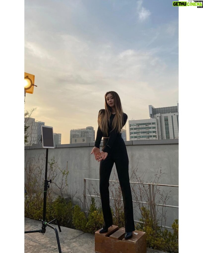 Park Ji-yeon Instagram - 이미테이션 식구분들 고생 많으셨습니다 🙏 라리마 안녕 ❤️
