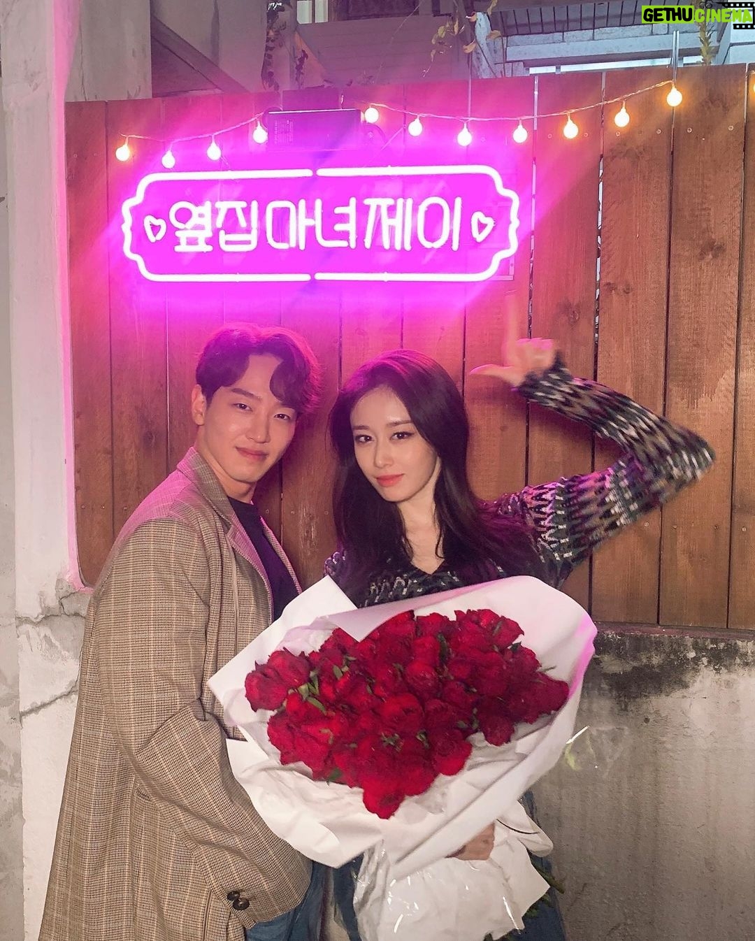 Park Ji-yeon Instagram - Coming soon J 😈