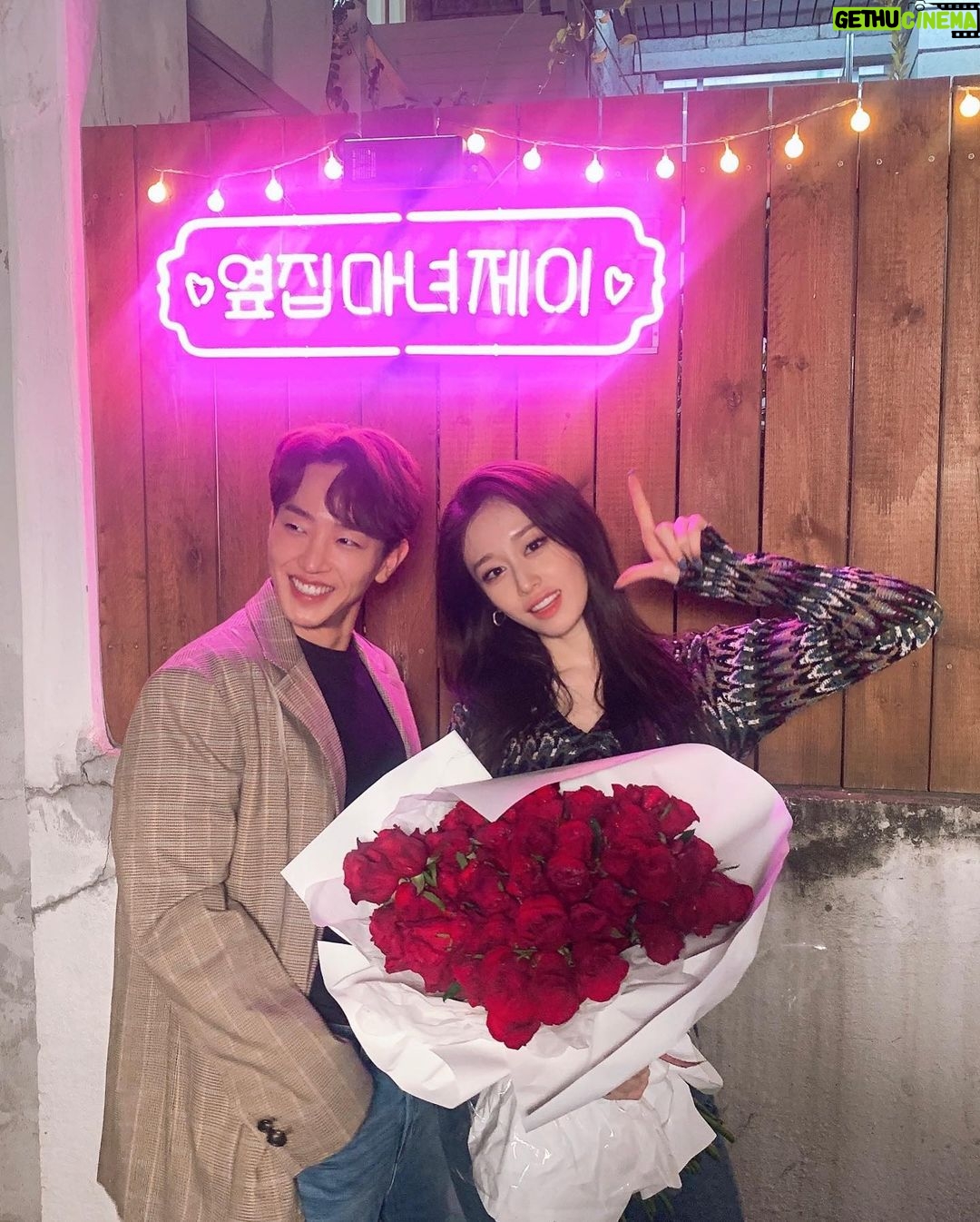 Park Ji-yeon Instagram - Coming soon J 😈