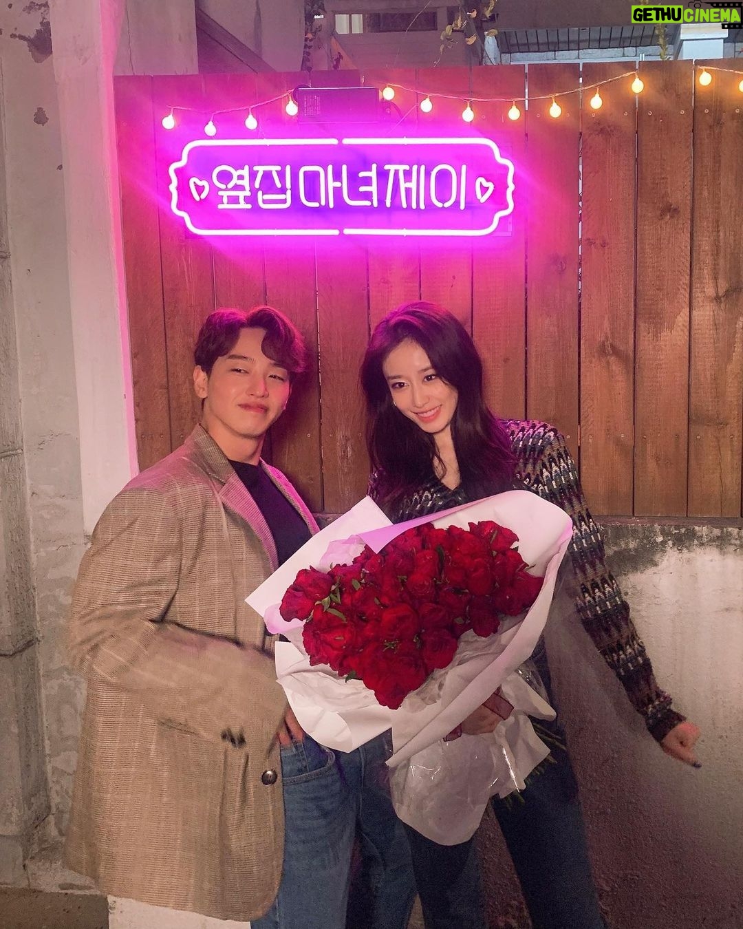 Park Ji-yeon Instagram - Coming soon J 😈