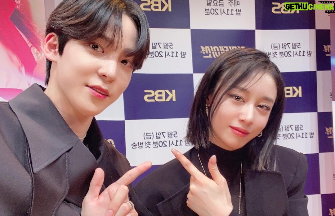 Park Ji-yeon Instagram - 😼🧚♀️🐶🐱 이미테이션 첫방송 본방사수 ❤️