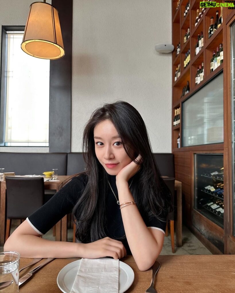 Park Ji-yeon Instagram - 저희가 픽한 러블리한 커플링💍💍 포멜라토의 투게더 컬렉션은 사랑, 우정, 우애, 유대감 등 다양한 사랑을 굳건히 하는 의미가 담겨 있다고 해요🫶 #포멜라토 #포멜라토투게더 #pomellato #pomellatotogether