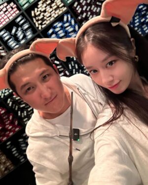 Park Ji-yeon Instagram - 행복한 연말 보내세요🫶 (첫 번째 사진 볼수록 웃기넹..ㅋㅎ)