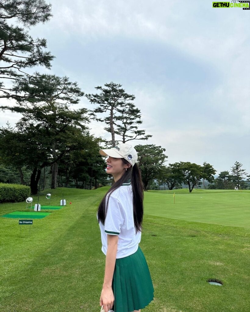 Park Ji-yeon Instagram - 🍀