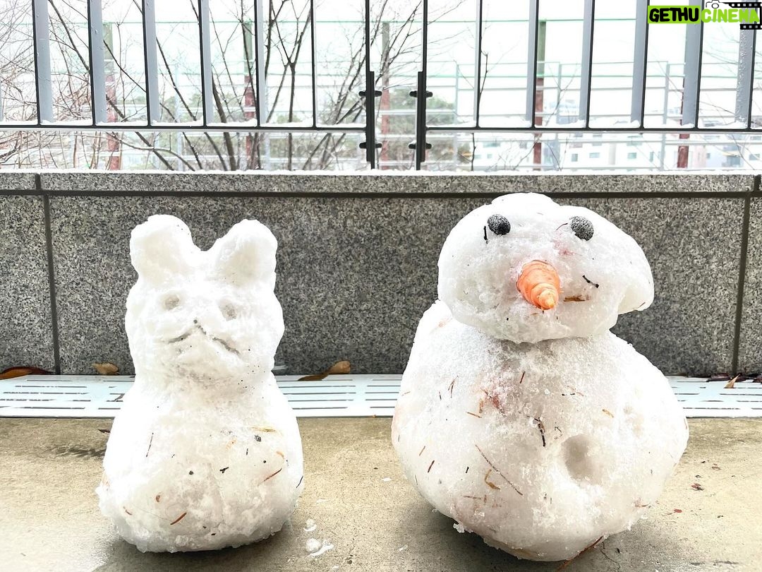 Park Jin-hee Instagram - #눈사랑 #doyouwannabuildasnowman