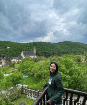 Park Jin-hee Instagram - 늘 꿈꿔왔던 저의 드림하우스를 이곳에서 찾았어요🥰 그냥 눌러앉고싶네요…
.
#드림하우스 #여기서살고싶다 #트리하우스
#비엔나 #오스트리아 #여행스타그램 #가족여행