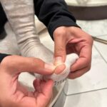 Park Jin-hee Instagram – 얼마전 촬영하러 가기전 피팅룸에서 옷갈아입다가…
구멍 난…양말…발견!….ㅋㅋㅋㅋㅋㅋㅋ
.
그동안 대충 감으로 꿰매다가 유튜브 보면서 꿰맸더니 이렇게 깔끔😃
.
#새로사지마세요고쳐입어요
#구멍난양말이면어때 #레스웨이스트
#끝까지쓴다
#내친김에 #가디건도 #깔끔 #완벽