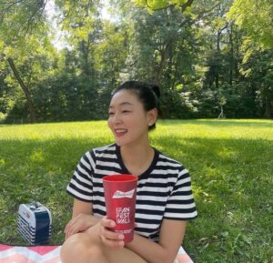 Park Jin-hee Instagram - 가족들과 일회용없는 피크닉
집에서 만들어온 어묵김밥✨
모두 용기에 담아왔어요:) 물티슈대신 손수건도챙겨왔어요. 처음 시작이 힘들뿐, 더 힙해보이지않나요????!😆
.
그나저나 김밥장사해도되겠어!!!😅
.
.
#데일리#피크닉#일상#어묵김밥 #noplastic #zerowaste