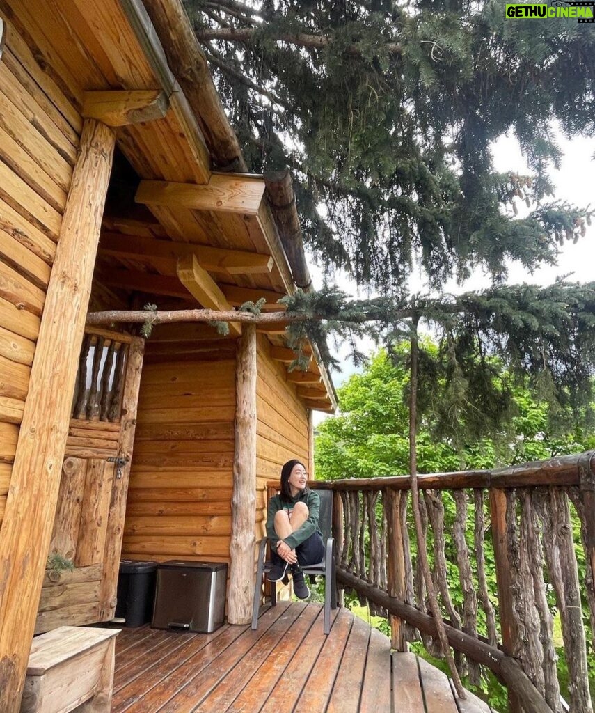Park Jin-hee Instagram - 늘 꿈꿔왔던 저의 드림하우스를 이곳에서 찾았어요🥰 그냥 눌러앉고싶네요… . #드림하우스 #여기서살고싶다 #트리하우스 #비엔나 #오스트리아 #여행스타그램 #가족여행