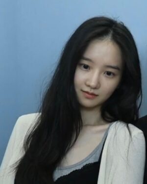 Park Jung-yeon Instagram - 푸르딩딩 여섯컷+🩵