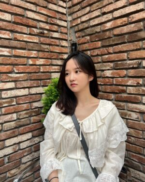 Park Jung-yeon Instagram - 🤨🙁😂