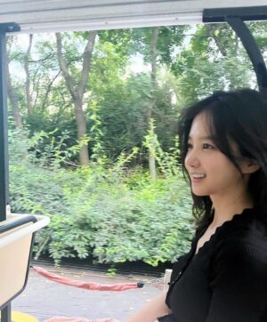Park Jung-yeon Instagram - 더운날안녕-🌿