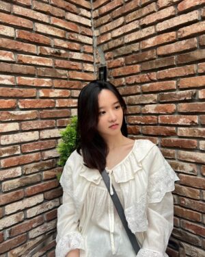 Park Jung-yeon Instagram - 🤨🙁😂