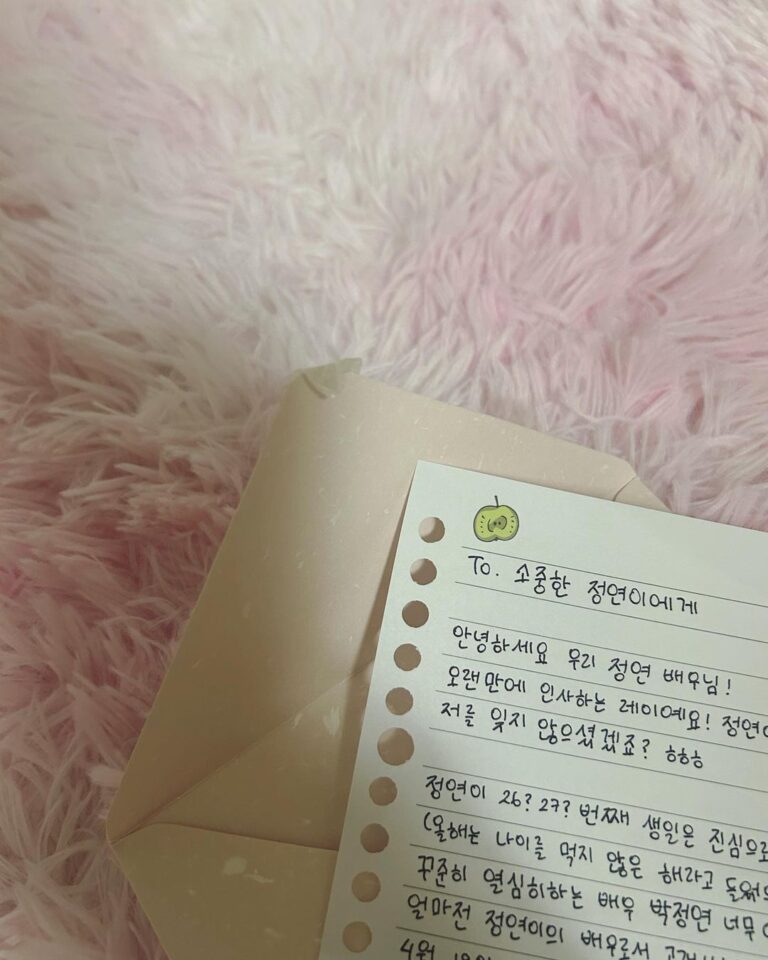 Park Jung-yeon Instagram - 푸르딩딩 여섯컷+🩵