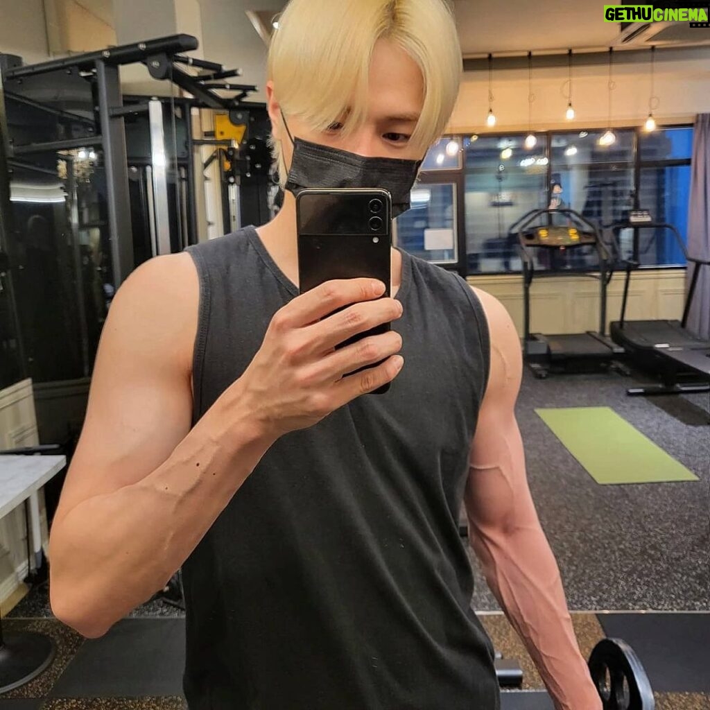 Park Sang-nam Instagram - blood vessel