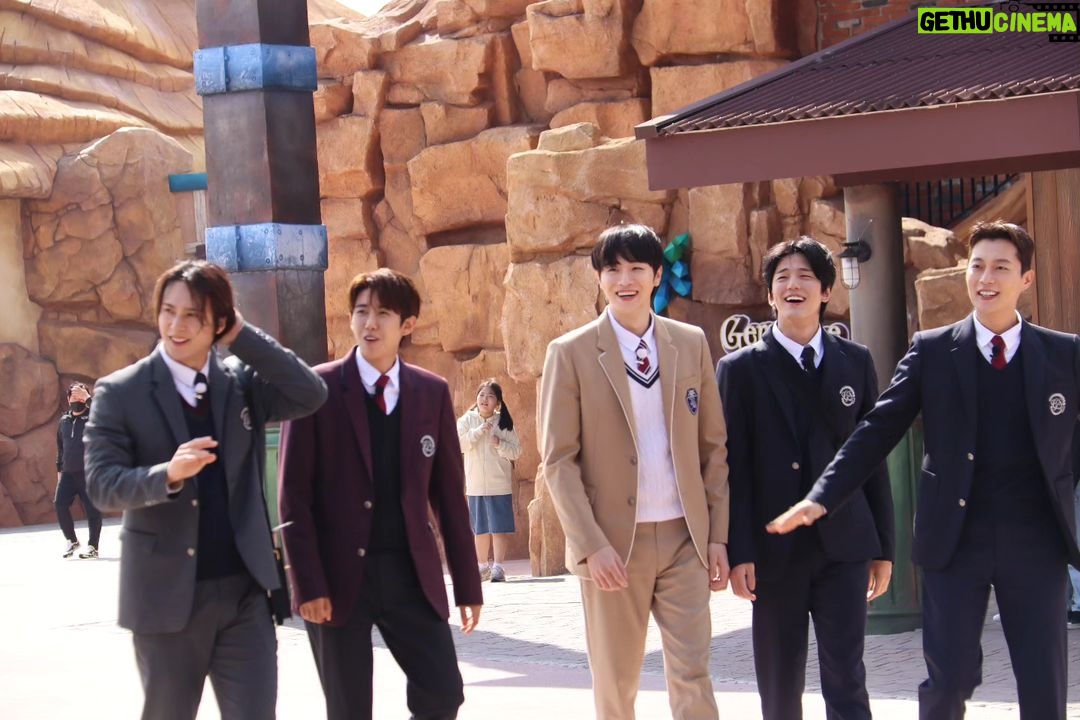 Park Sang-nam - 43.7K Likes - 로맨틱시티 in 부산 첫방송!
SBS (화) 오후 05:50, (일) 밤 12:15