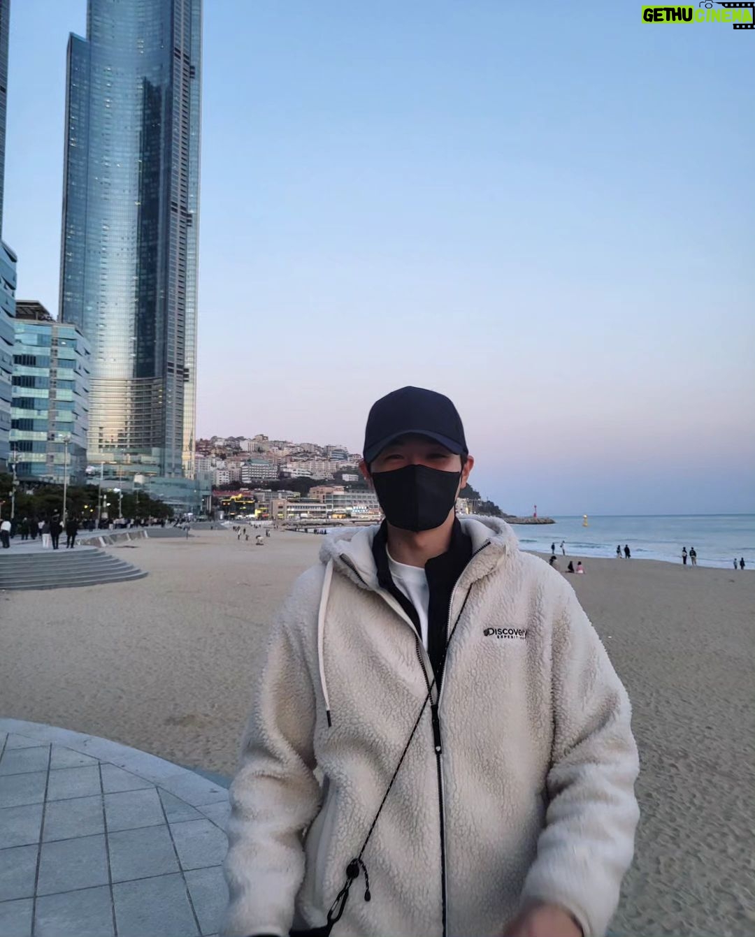 Park Sang-nam - 62.8K Likes - 바다
Photo by @prince_kwanghee
