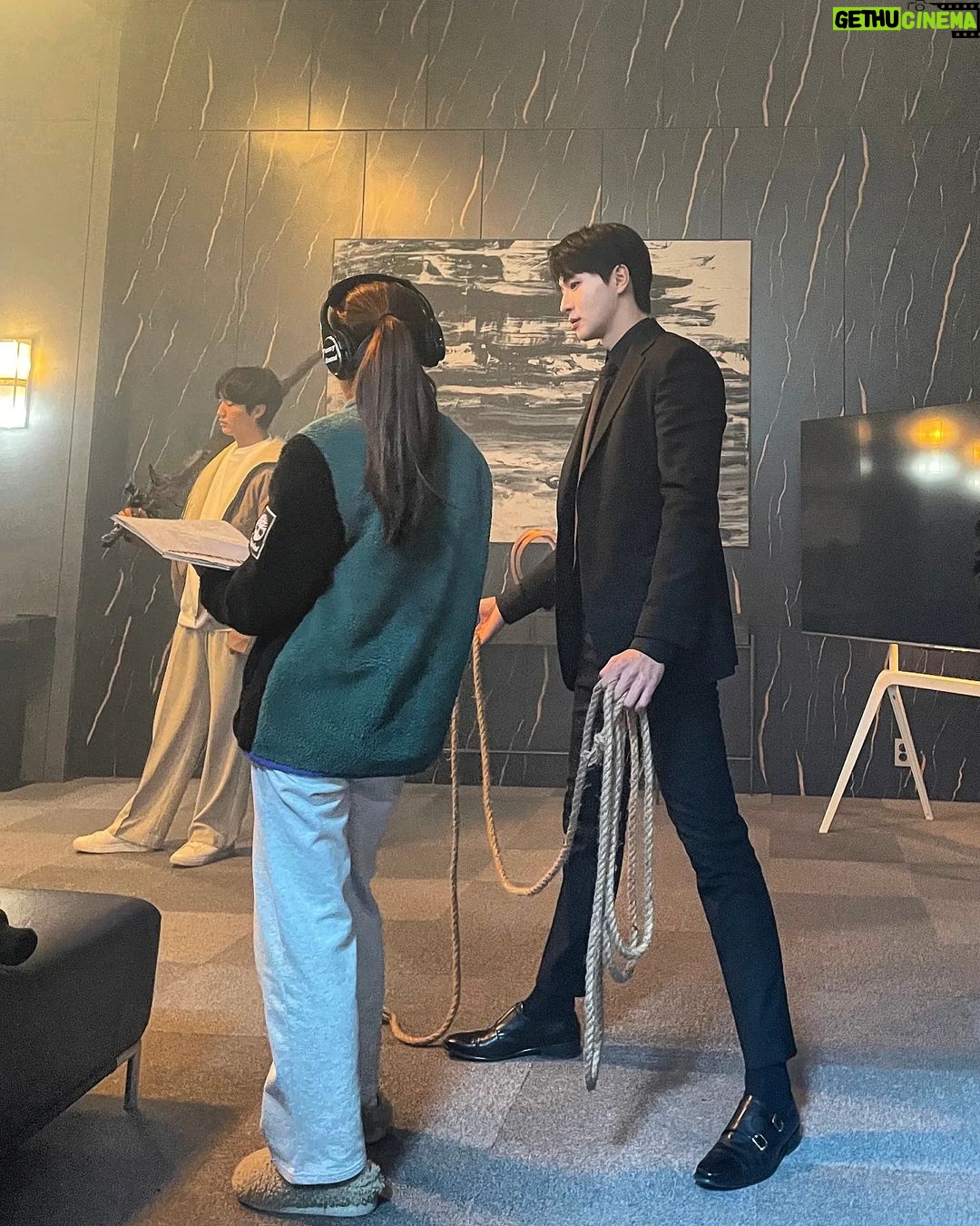 Park Sang-nam - 52.3K Likes - #성스러운아이돌 마지막😭
(호랑이 같은 고양이 감독님과)