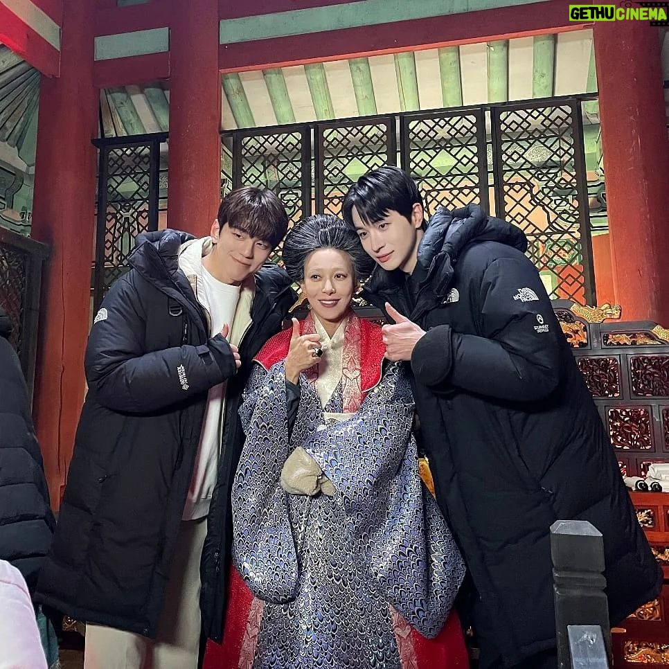 Park Sang-nam - 48.3K Likes - 저승
#성스러운아이돌