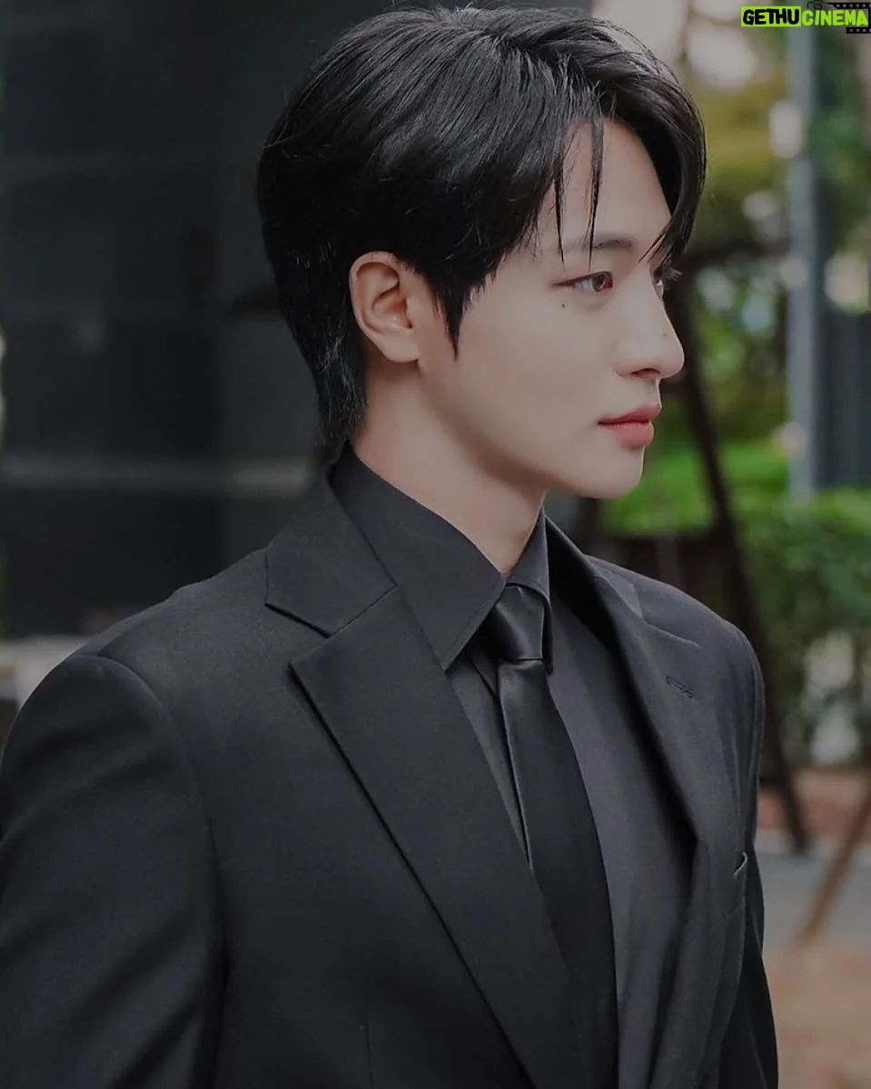 Park Sang-nam - 39.8K Likes - 월요일 화이팅^^
#성스러운아이돌 #사감재