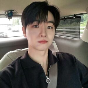 Park Sang-nam Instagram - 머리카락이 눈을 자꾸 찔러