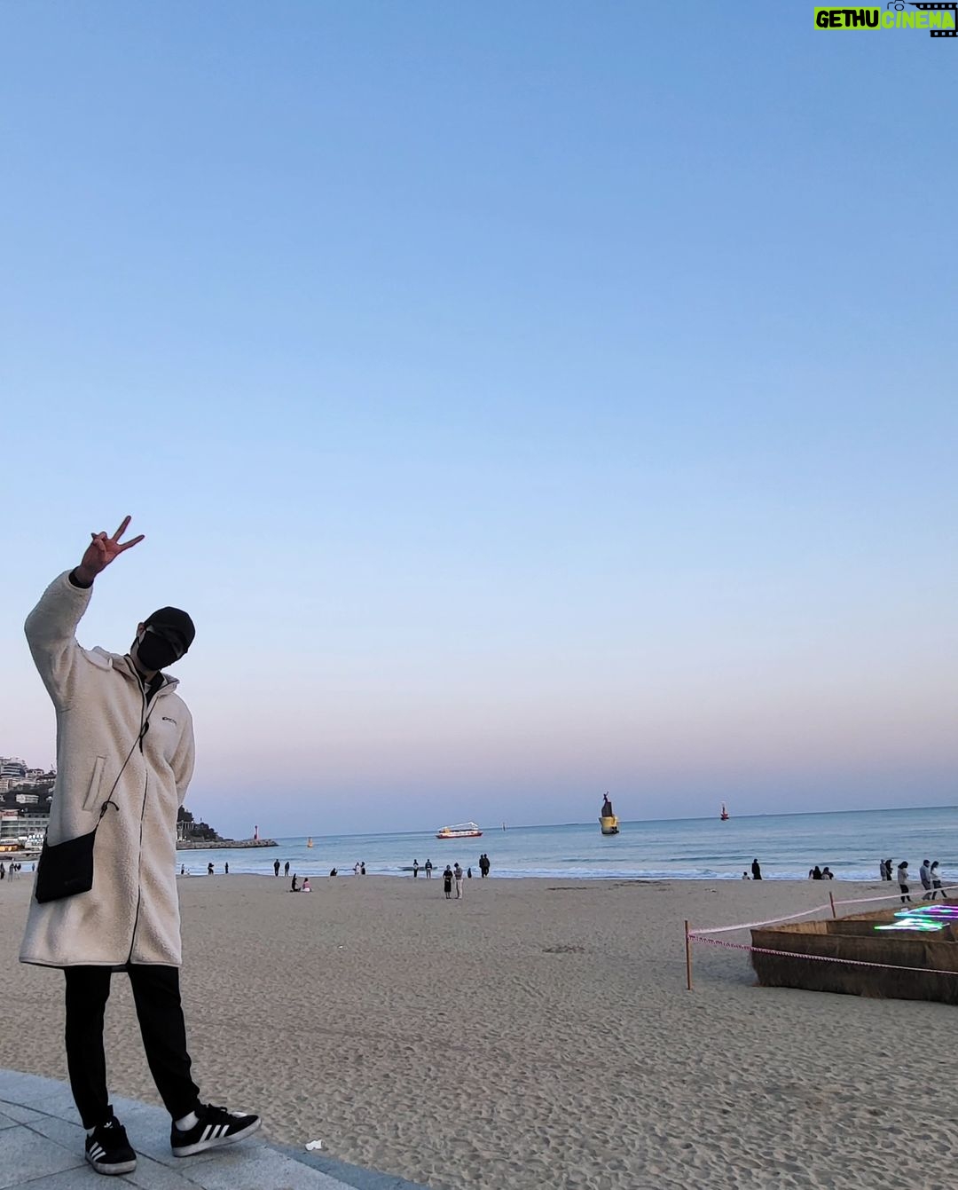 Park Sang-nam - 62.8K Likes - 바다
Photo by @prince_kwanghee