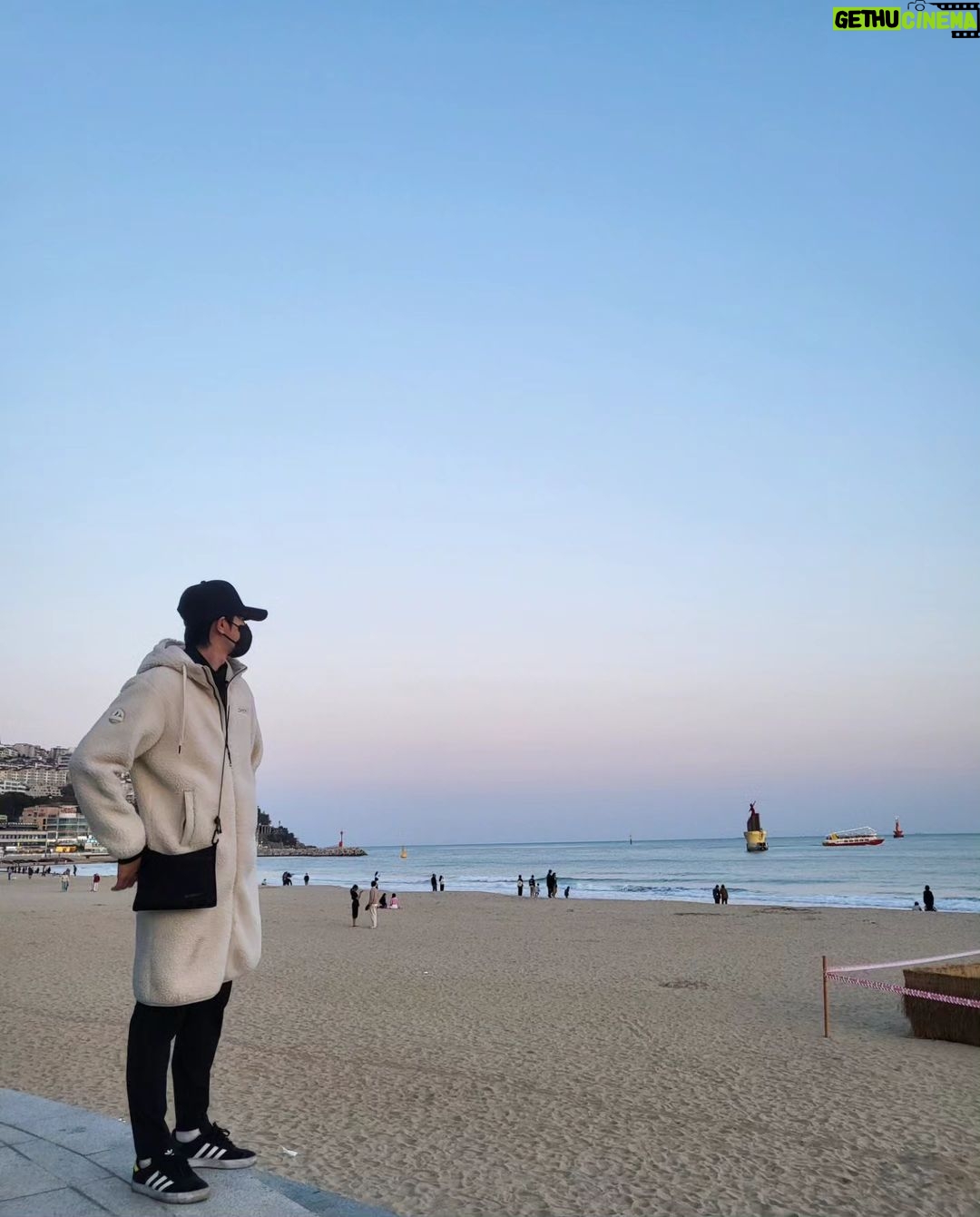 Park Sang-nam - 62.8K Likes - 바다
Photo by @prince_kwanghee