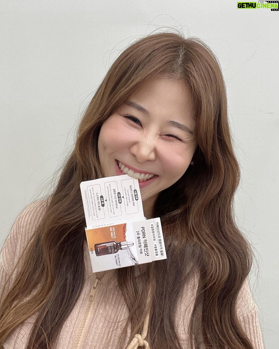 Park Se-mee Instagram - #광고 짜란~~! 오늘 기절인거 알려줄게~ 아이오페 카카오톡 플친 추가하면 있는 탄력 없는 탄력을 아주 그냥 쭉쭉 끌어 올려주는 ‘카페인샷’ 2주 체험 증정 이벤트 진행 중이야! 기절이지?? 못찾겠으면 아이오페 인스타에 있는 링크 타고 들어가~ 지난 주도 빠르게 마감되었으니 빨리 참여 안하면 눈물콧물이야 체험 후 인증샷 남기면 추첨을 통해 선물 준다니까 잊지 말고 따릉따릉❤ 내가 내일 라이브 방송도 출연하는데 7시에 시간 되면 보러와용❤️ #아이오페 #PDRN카페인샷