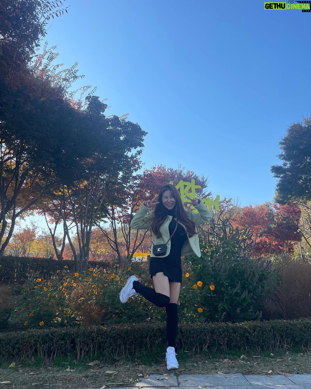 Park Se-mee Instagram - 너무 신났쟈나 내 코는 #블랙홀