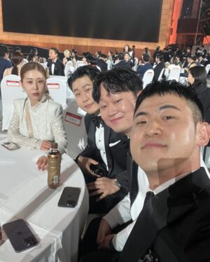 Park Se-mee Instagram - 제가 만든 유튜브 영상이
백상에 올라갔다는 것만으로
하루하루 감사하며 살겠습니다

사실 빠른시간에 너무나도
큰 사랑을 받아 덜컥
겁이 나기도 했지만

노력하고 더 노력해서
여러분들 옆에서 오랫동안
웃음을 드릴수 있는 
희극인이 되겠습니다❤️

내년에 또봐요
@baeksang.official 

회사식구들 항시 감사합니다
@metacomedy 

기회를 줘서 고맙고 축하해
@psickuniv 

이미지 변화를 주겠다더니
배우를 만들어주셨네요
@gguminmin
@sxx_2_k