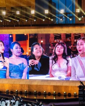 Park Se-mee Instagram - 제가 만든 유튜브 영상이
백상에 올라갔다는 것만으로
하루하루 감사하며 살겠습니다

사실 빠른시간에 너무나도
큰 사랑을 받아 덜컥
겁이 나기도 했지만

노력하고 더 노력해서
여러분들 옆에서 오랫동안
웃음을 드릴수 있는 
희극인이 되겠습니다❤️

내년에 또봐요
@baeksang.official 

회사식구들 항시 감사합니다
@metacomedy 

기회를 줘서 고맙고 축하해
@psickuniv 

이미지 변화를 주겠다더니
배우를 만들어주셨네요
@gguminmin
@sxx_2_k