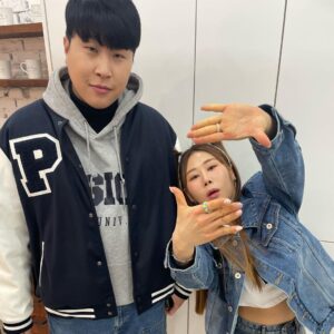 Park Se-mee Instagram - 뉴진스의 #hypeboy 요

#빰빰